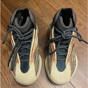 Yeezy Quantum Flash Orange